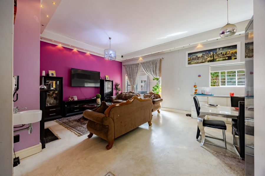 6 Bedroom Property for Sale in Woodstock Western Cape